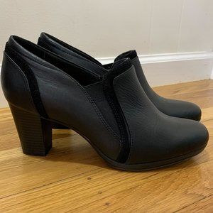 Clarks Collection Soft Cushion Black Leather Booties - sz 10
